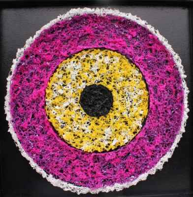 2018   Disco fiore 1   plastica colorata fusa su multistrato di legno   ø cm 32