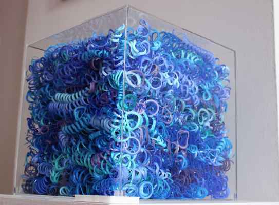 2017   Kubò   accumulazione di plastica colorata   cm 30x30x30