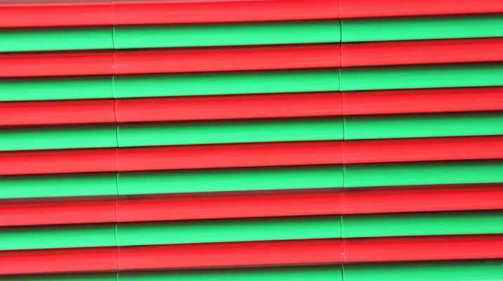 2015   Tubi rossi e verdi   plastica colorata   dimensioni variabili