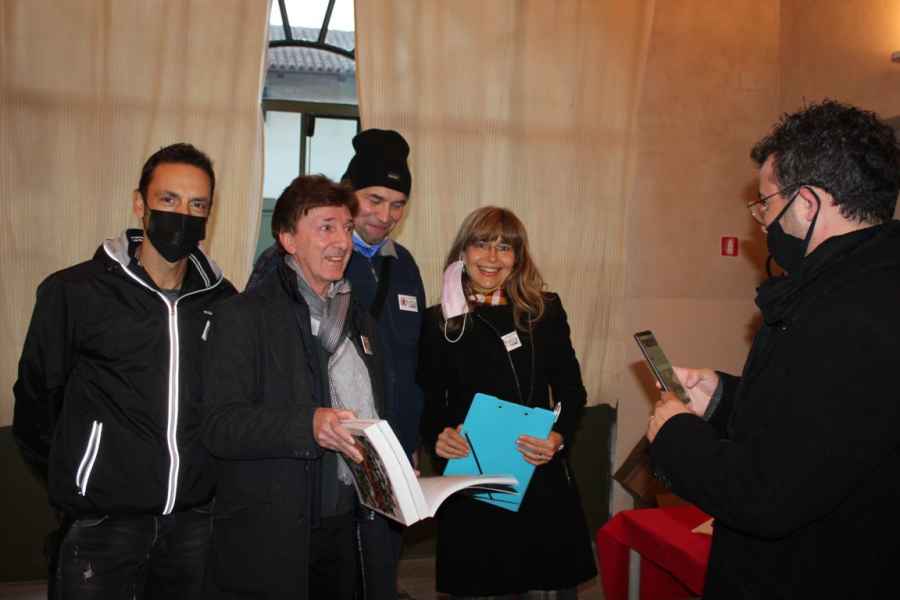 Il curatore Franco Brunetta e alcuni storici bottegai con il collega Luca Bochicchio Archivio Franco Brunetta